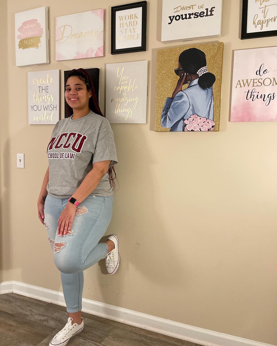 caitlin1029_'s tweet photo. SURPRISE😭😭
I did it yall!! I AM GOING TO LAW SCHOOL!!! 🥺🥺
#LegalEagle #JDLoading #BlackWomenInLaw https://t.co/dbyfxGD0eV