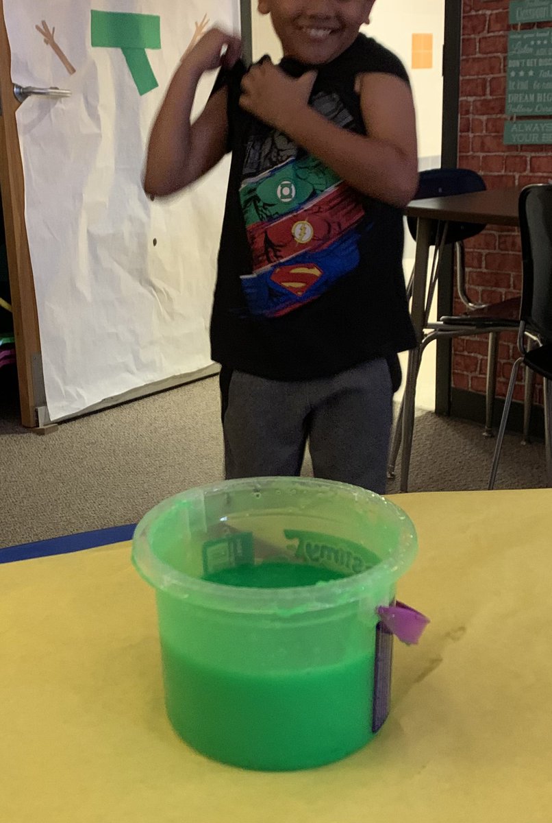Rolling up our short sleeves for some sensory fun on this beautiful Friday! #specialeducation <a href="/BASDclearview/">BASD Clearview🐾</a> <a href="/BethlehemAreaSD/">BASD</a>