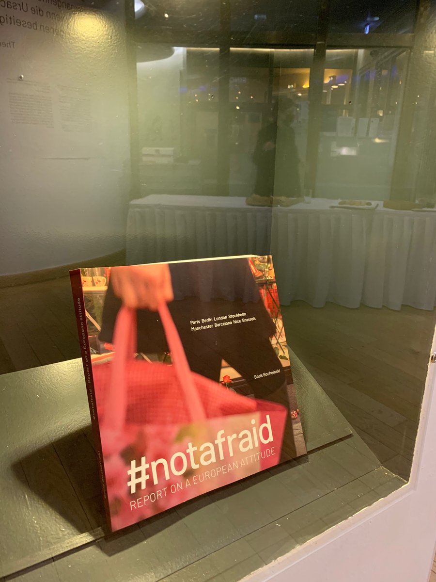 TobiasBtow's tweet photo. Atemraubend. Gedenktag für Opfer von Terror. So geht 🇪🇺-Erinnerungskultur. Veranstaltung mit 🇫🇷-Botschafterin @amdescotes, 🇷🇴🇪🇸🇸🇮🇪🇺Botschaftern &amp; Fotograf+Kurator Boris Bocheinski über Terror &amp; Gedenken in #Europa. @IFKudamm #NotAfraid #StandWithUkraine https://t.co/g0m0hnDLCw https://t.co/VAm8Wi16sK