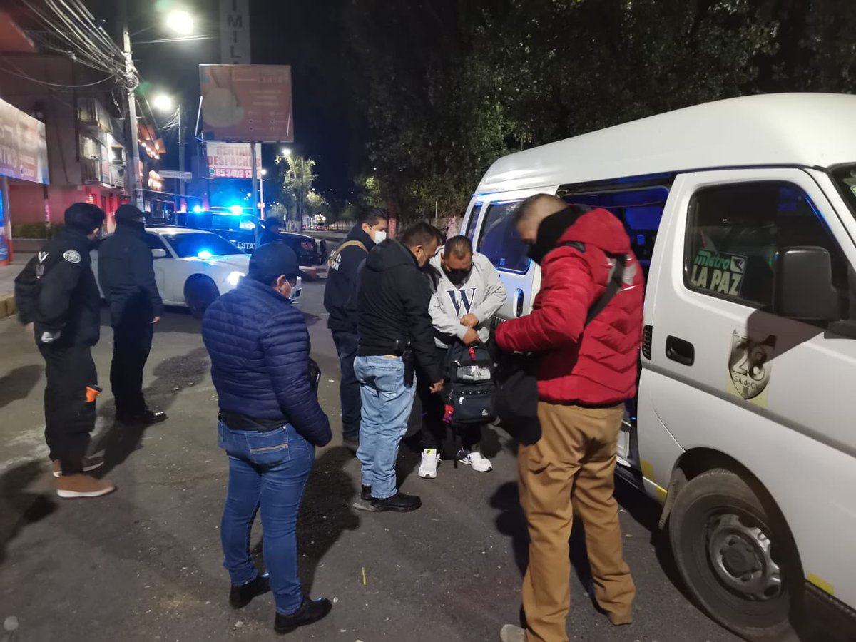 FiscaliaEdomex's tweet photo. #FGJEMInforma |Elementos de la #FiscalíaEdoméx junto a elementos de la @GN_MEXICO_, de la @SEDENAmx, @SS_Edomex y policías municipales de #ValleDeChalco e #Ixtapaluca realizaron diversos cateos con el objetivo de cumplimentar órdenes de aprehensión por delitos de alto impacto. https://t.co/oh0uxuj9Mg