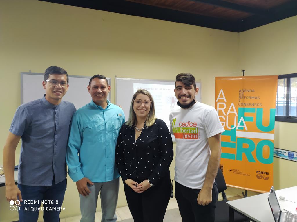 Jhonny326Lara's tweet photo. En @AsoCiudadanasVV en #Aragua nos vinculamos por la Libertad.
Hoy #11Marz en una actividad promovida por @CEDICE, su Coord. Juvenil Oswaldo Blanco (@blancoswald ) y María Torres (@maverotorresg) denominada "Transformación de País". Merecemos una Nación de Propietarios #Vinculate https://t.co/h0s4AQ9WVn