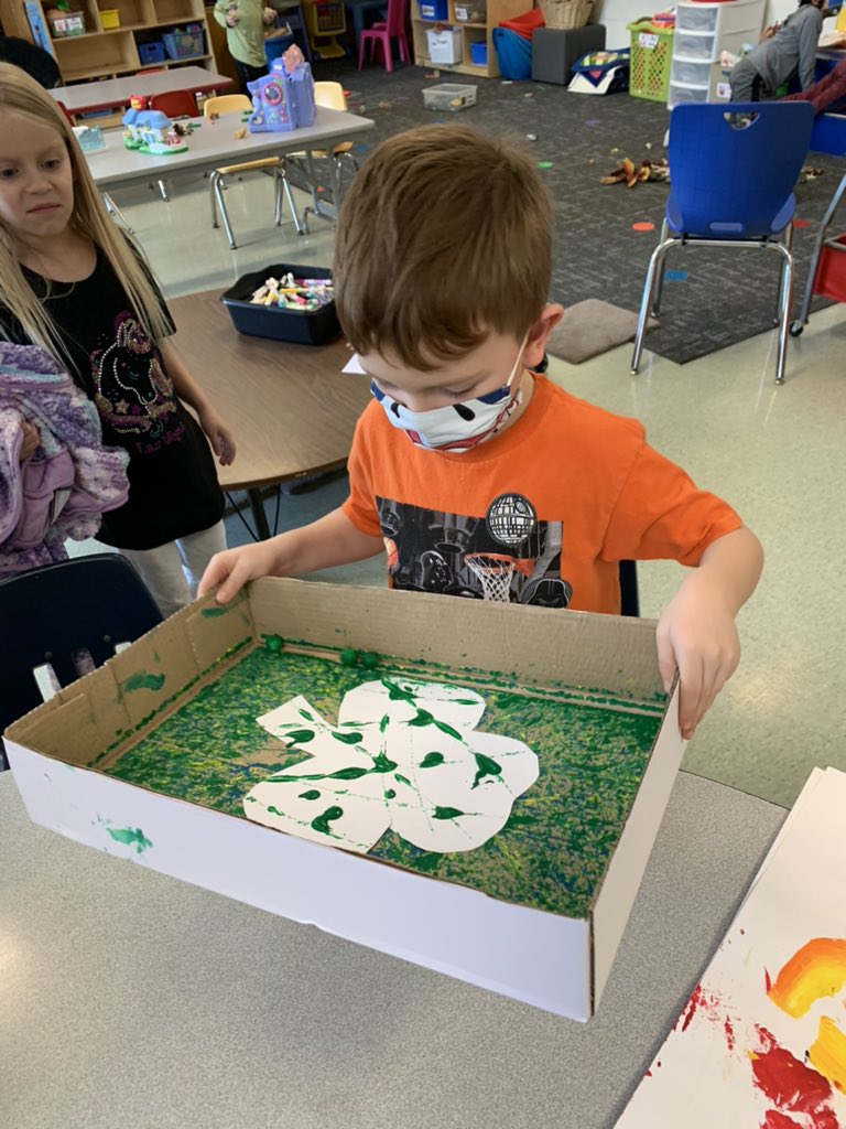MrsC_Ramirez's tweet photo. Marble Painting in Room 10! #LFLeads https://t.co/6w3R0xEdeQ