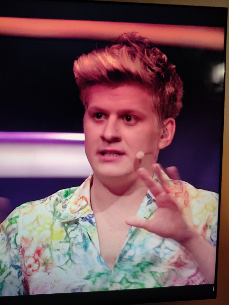 Ehm, <a href="/elhotzo/">E L   H O T Z O</a> was machst du bei #starmania22 in der Jury?? 🤔