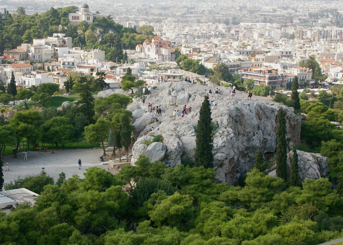 RicardoLondono_'s tweet photo. El Areópago, hoy una piedra de mármol gris y vetas rojas de 115 metros de altura, en la que Pablo enseñó a la gente de Atenas, unos pocos creyeron, pero los conceptos filosóficos de los epicúreos y  estóicos les impidieron acercarse a Dios. Palabras de humana sabiduría. https://t.co/dHGA4RuWUE
