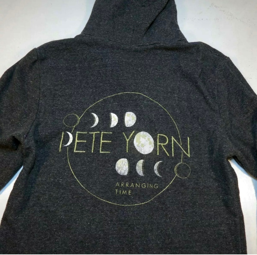 StarletteTwin's tweet photo. @peteyorn Iβve totally been living in my #ArrangingTime hoodie during this crazy Jersey winter! I luv it! πππ Happy Anniversary to an awesome album! πβοΈπ« Really, really like βScreaming at the Setting Sunβ... βοΈ https://t.co/mzTPkgYfiK