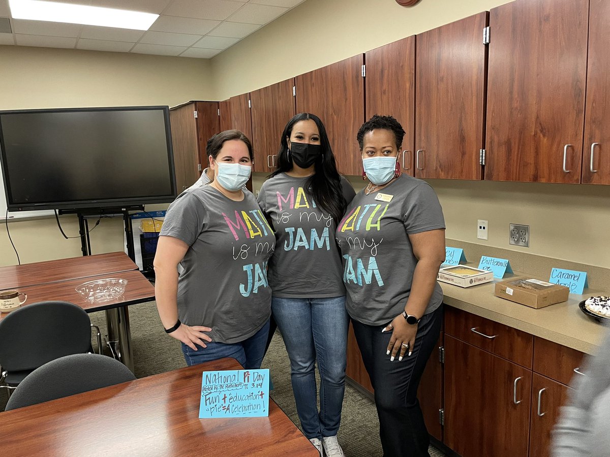 alexwilk88's tweet photo. I spy with my little eye a math team celebrating Pi(e)! 🥧 #MathIsOurJam @MeikkaJ @CisdMath6to12 https://t.co/wmwZjr595C