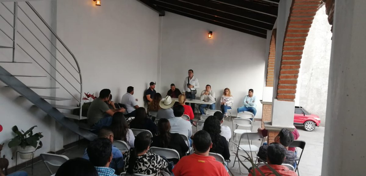 Neto_Prieto's tweet photo. Reunión de trabajo en #ApaseoElAlto, asistiendo liderazgos de dicho mpio más #ApaseoElGrande.

Nos preparamos pa lo que viene 😉, pa que siga la transformación y la defensa de nuestra #SoberaníaEléctrica.

#morena #LaEsperanzaDeGuanajuato #4T

#QueSi #QueSí #QueSiga #YaSabesQuien https://t.co/zC0780bTMV