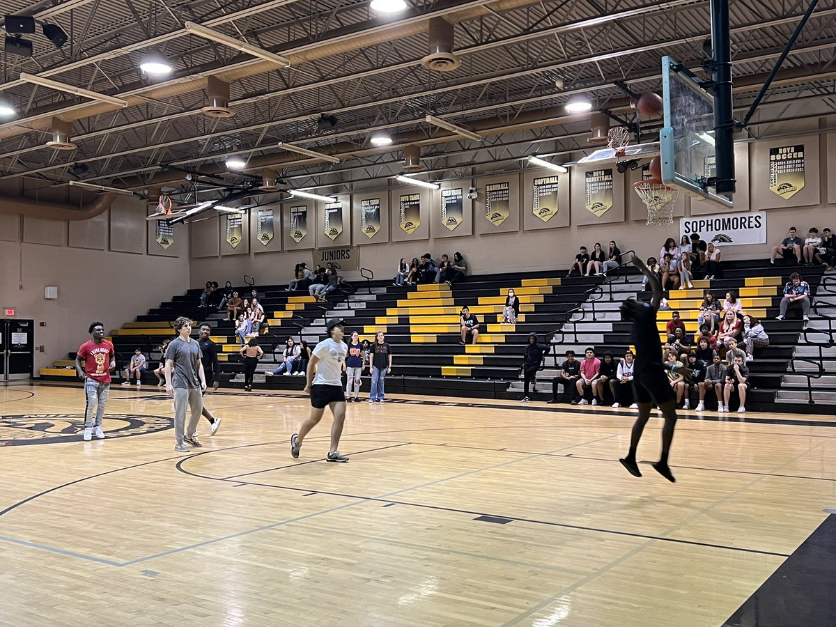 JWMHS_Baldwin's tweet photo. Our Mustangs had a great time at our #MarchMadness activity https://t.co/wTcQN1IXwT