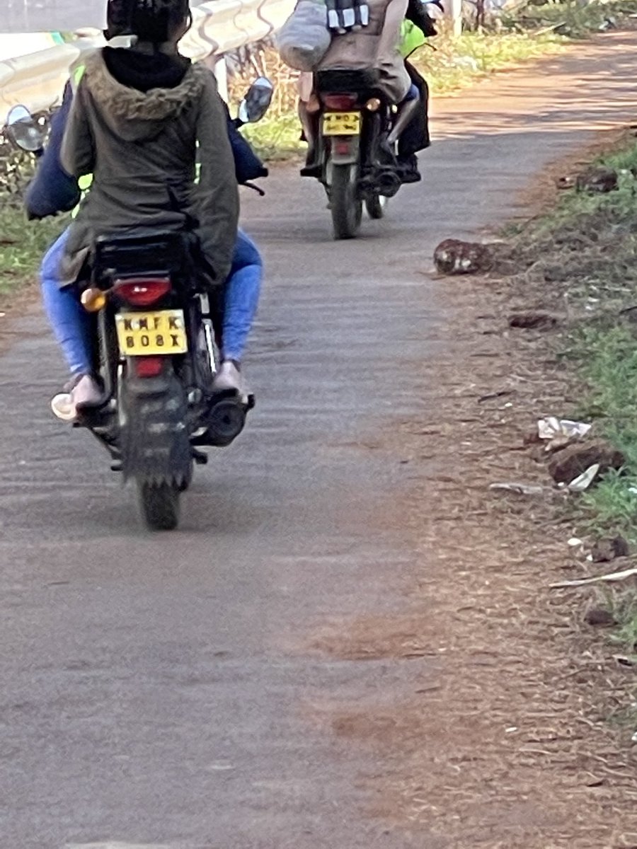 sammy_weya's tweet photo. ⁦@KenyanTraffic ⁦@NPSC_KE⁩ ⁦@ntsa_kenya ⁦@KURAroads⁩ ⁦@RoadAlertsKE⁩ ⁦@NMS_Kenya⁩ @PoliceKE This morning Westlands link Road ABC to Redhill Road Boda Boda’s using pedestrians pathways. Total indiscipline . Traffic police should station officer there. https://t.co/gtT2RRwihj