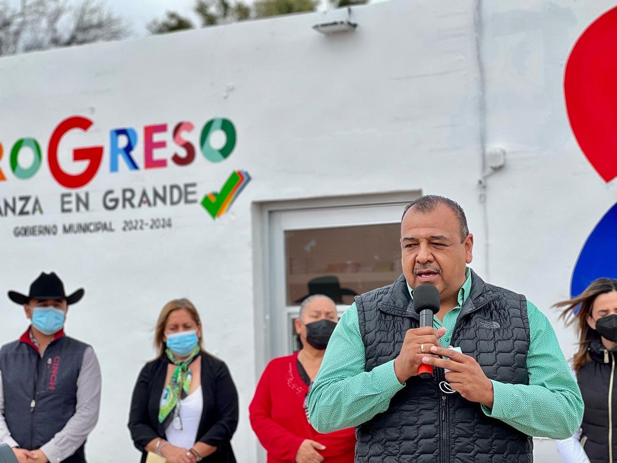 licoquintanilla's tweet photo. Tras el convenio que firmamos con farmacias San Rafael, hoy ha quedado inaugurada una farmacia que servirá también como consultorio y laboratorio en la #VillaDeProgreso.
Hoy Progreso avanza en Salud!! Gracias a la Diputada Local @gpeoyervides por su contribución 🏥 https://t.co/uim2JNGiWh