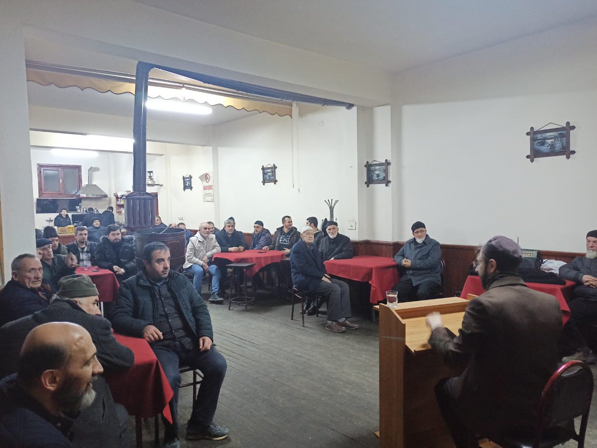 gencsakarya1's tweet photo. Bu gece Yatsı namazı sonrası Sakarya Erenler ilçemiz Çaykışla  Mahallesinde il gençlik koordinatörümüz @MehmetCatallar #KahveSohbeti yaptı. Sohbeti organize eden Süleyman Pirinççi Hocamıza çok teşekkür ediyoruz
#GençDiyanet
#GençDiyanetSakarya 
#GençDiyanetErenler https://t.co/pt3r8WNGRF