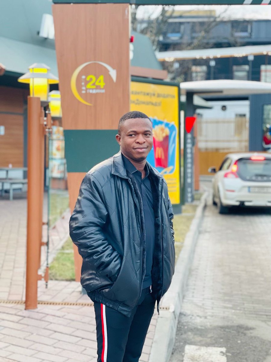 Dear Twitter family, my name is Dennis  Otumudia . I fled Ukraine to Hungary due to the ongoing war. I'm currently in Budapest . I was studying Medicine in Ukraine before the War and I do love to continue my medical studies. 

RT 🙏