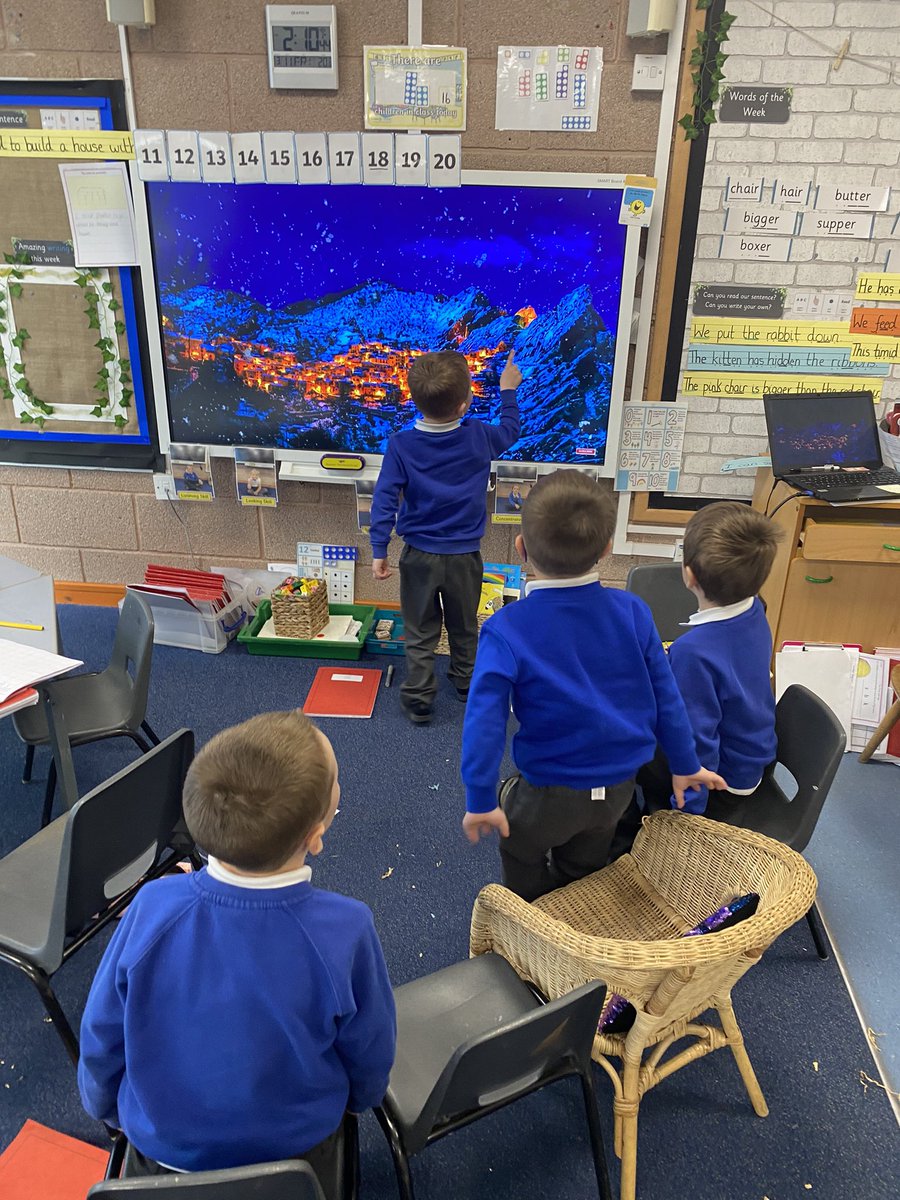 MFinfantschool's tweet photo. Rainbowfish children using great language and vocabulary to describe what they see in the calming video. Also spotting a house made of βwoodβ βlook itβs the pigs houseβ. Children were enthusiastic to describe the different photos that came up. #MFRainbowfish https://t.co/bAemf4HN5K
