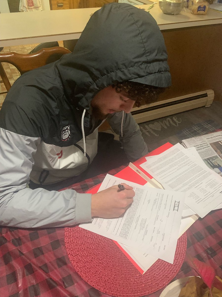 Your District 9 Player of the Year is staying home. 

More to come next week on <a href="/chriz_marshall/">Chris Marshall</a> ‘s commitment to <a href="/ClarionFootball/">Clarion Football</a> but wanted to share the moment he put pen to paper today.