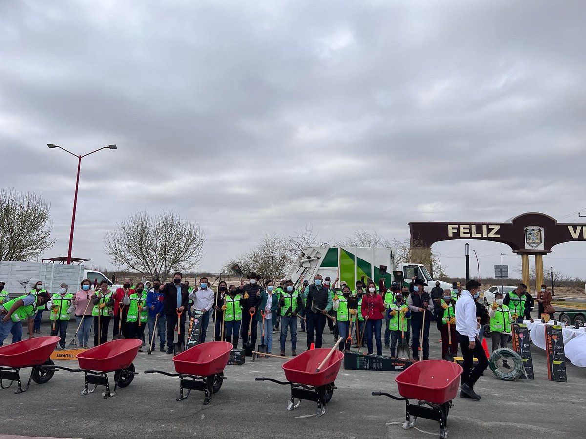 licoquintanilla's tweet photo. #Progreso #TeQuieroLimpio!!! ✅♻️
Hoy iniciamos la Ola Verde!! 🌊💚
40 nuevos servidores públicos que van a velar por mantener limpio nuestro municipio. Divididos en 4 cuadrillas, limpiarán #MinasLaLuz, #Aura, #SanAlberto y la #VilladeProgreso trabajando de lunes a viernes. 🗑 https://t.co/fqYFMnvau7