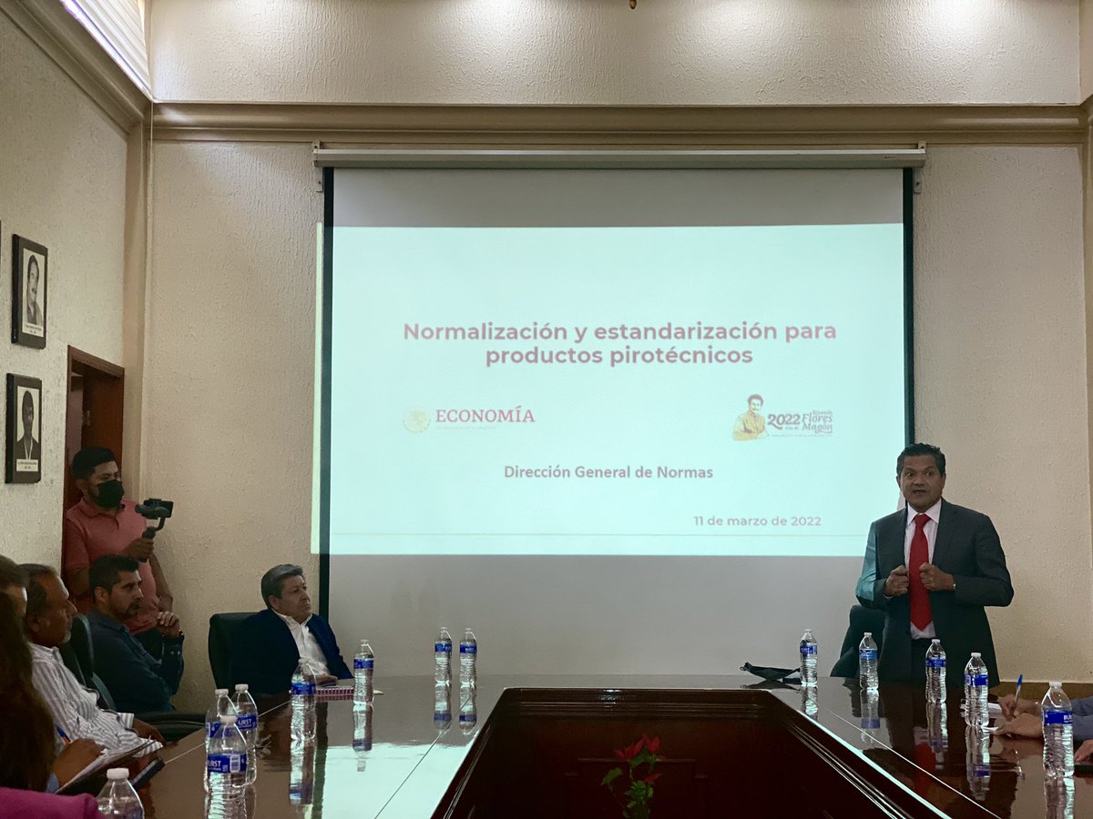 apiromex's tweet photo. @A_GuatiRojo Director General de Normas de la Secretaría de Economía explicando el trabajo coordinado entre empresarios, fabricantes y gobierno para regular la actividad en estándares internacionales para obtener desarrollo y seguridad en el sector.
@apiromex trabaja para ti. https://t.co/vwAJxLbuhK