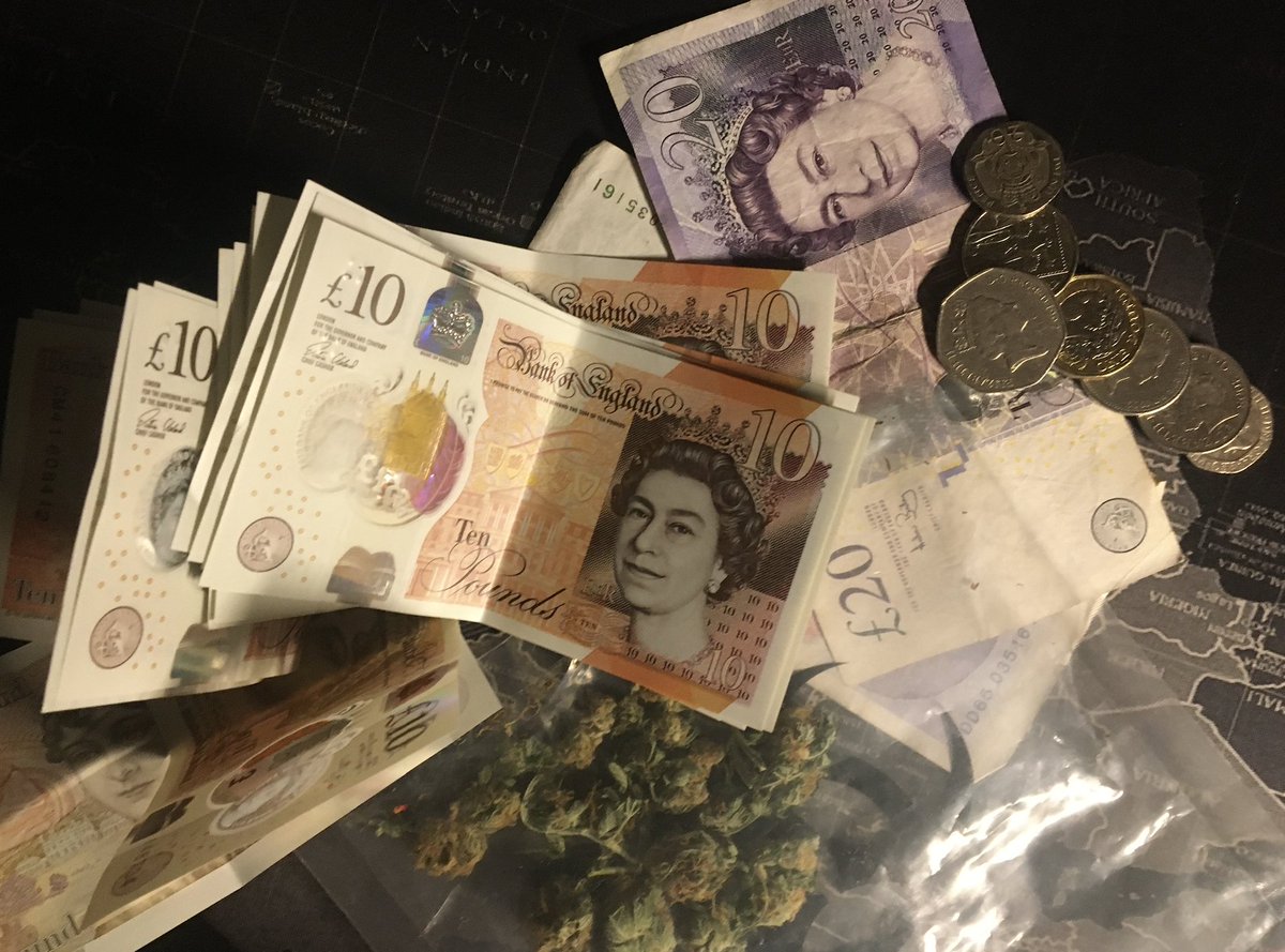 whatson_iow's tweet photo. Who would like this sat on their bed RN? I have more if you are a REAL and share the same kinks as me. Not interested in staged and fake accounts #nsfwtwt #princess #buyingcontent #onlyfans #amatuergirl #paypig #stoner #gamer https://t.co/zOubMr5EQX