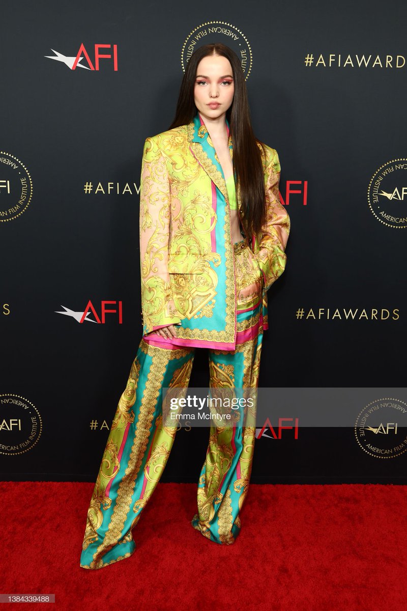 dovecameronbr's tweet photo. Dove Cameron no AFI Awards agora há pouco. https://t.co/PJnI6BnMuo