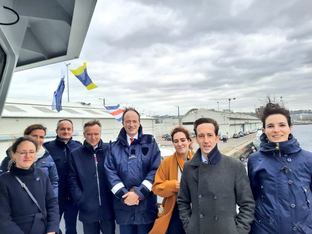 EricBanel's tweet photo. Un nouveau patrouilleur pour une nouvelle direction générale ! Très heureux d'avoir présidé aujourd'hui la cérémonie de baptême du #JeanneBarret @MerGouv #DGAMPA
Merci à la marraine, la navigatrice @ClaSurLAtlantiq, et aux équipages très mobilisés des #AffairesMaritimes #DIRM⚓️ https://t.co/Yxq4Rh6LnQ