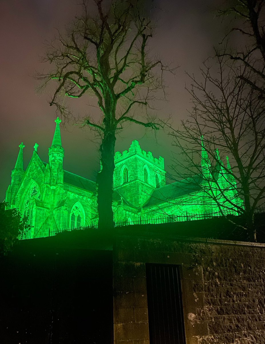 Another pic from Armagh tonight: St Patrick’s Church of Ireland Cathedral (from another angle) lit up in green ahead of #StPatricksDay celebrations #GlobalGreening