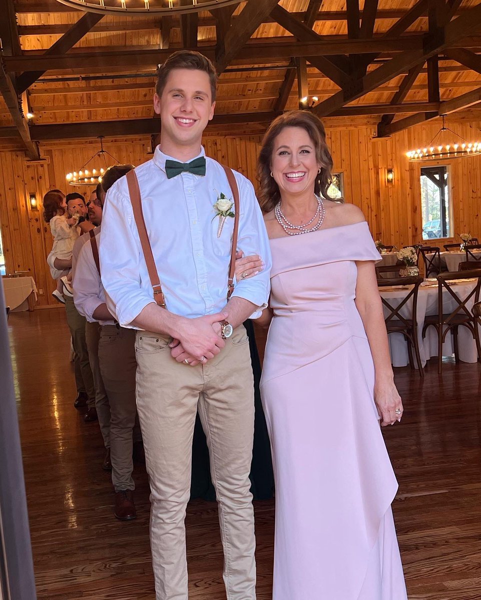 mbrose0605's tweet photo. Beautiful wedding, beautiful night! Forever grateful for our awesome son and amazing daughter in love! Welcome to the family Giorgia! 🌹🎊 https://t.co/vDvK0CUn2o