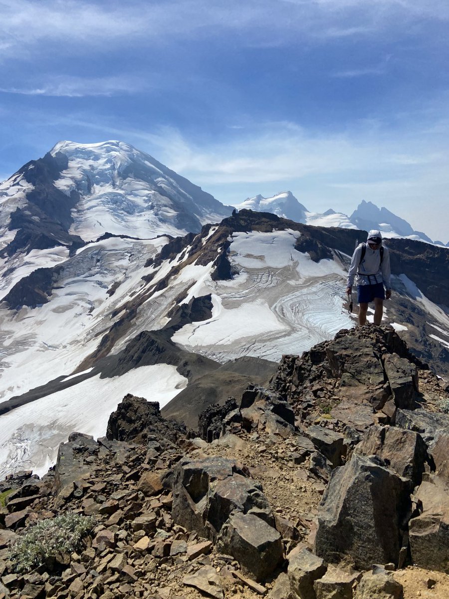 Cascade Range volcanoes at normal background levels of activity this week: ow.ly/5z4850Ihwl2. #CVO field team visited Hadley Peak in 2021 to scout promising monitoring sites at/around #MountBaker (in the distance); part of a multi-year plan to enhance Cascades' networks.