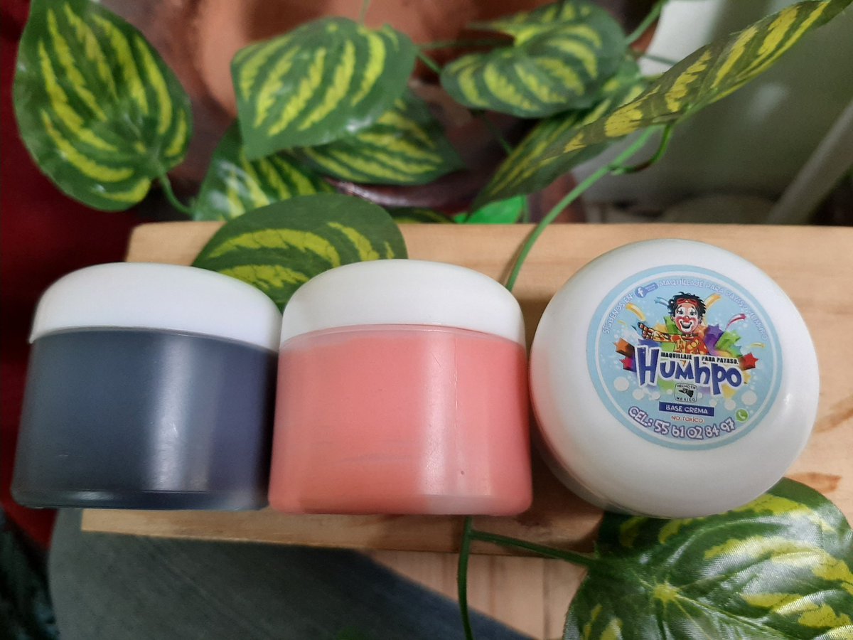brujdj's tweet photo. Maquillaje Mexicano  marca Humhpo https://t.co/nhIJH9pZB5