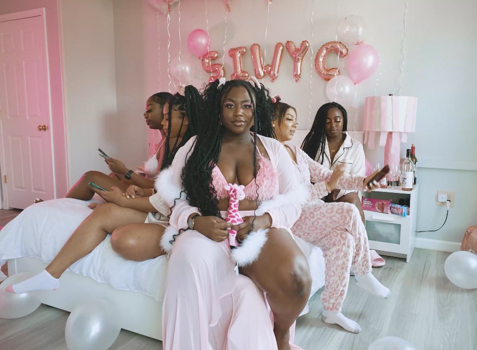 AnelleTarke's tweet photo. HI TWITTER. I JUST FILMED MY FIRST MUSIC VIDEO EVER FOR MY FIRST SONG EVER AND IT DROPS SUNDAY 3/13 @ 3pm EST!!! I wanted to showcase black women in a soft/girly energy since the media doesn’t always capture us in this way! Pls RT &amp; watch the video when it’s out💗 https://t.co/KmRDAZrqmC