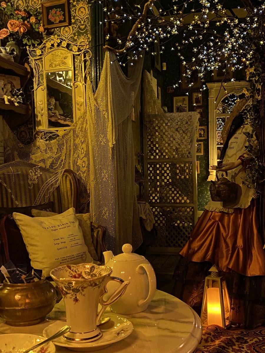 gagadiorr's tweet image. herbaciarnia niebieskie migdały w łodzi……🥺🥺🥺