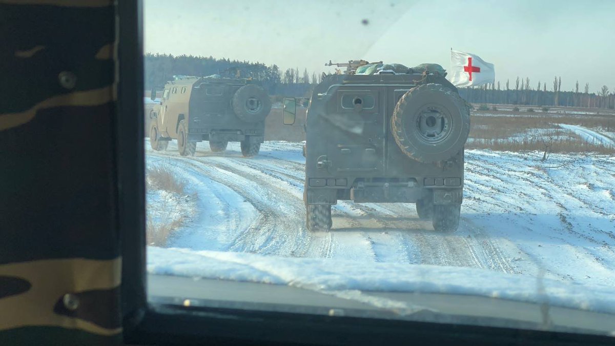 InformNapalm's tweet photo. #Russia flagrantly violates International Humanitarian Law. #Russian propagandist posted a photo of Russian military equipment with #weapons on which the flags of the International #RedCross were illegally placed:
https://t.co/7DWSXeZM6K https://t.co/MTmyK0omTS