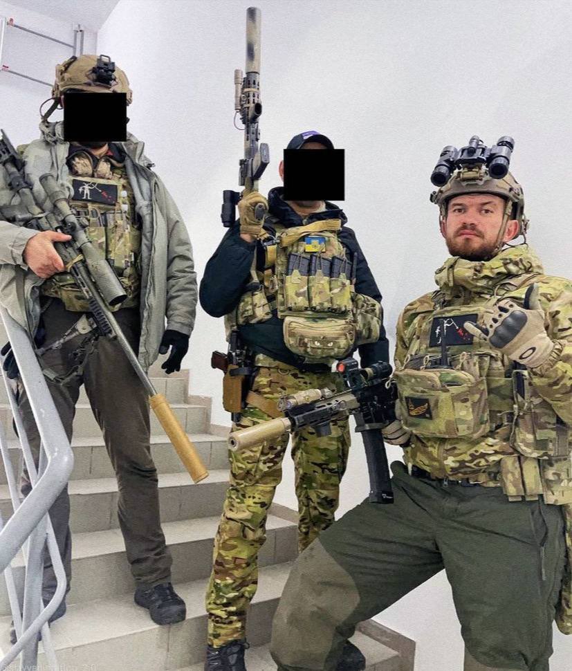 American volunteers from the Forward Observations Group (the soldier in