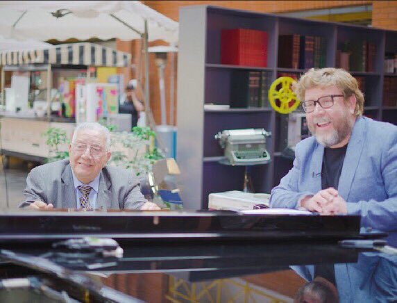 RECTV13's tweet photo. Tenemos nostalgia y mucha alegría por llegar a este final de temporada junto a nuestro querido maestro, em Tío Valentín 🎹🎼💖. No se pierdan el gran estreno de #RECPlay, a las 21 hrs, sólo por REC 🥰🎉 @elwerne https://t.co/4rKaWKI9Dc