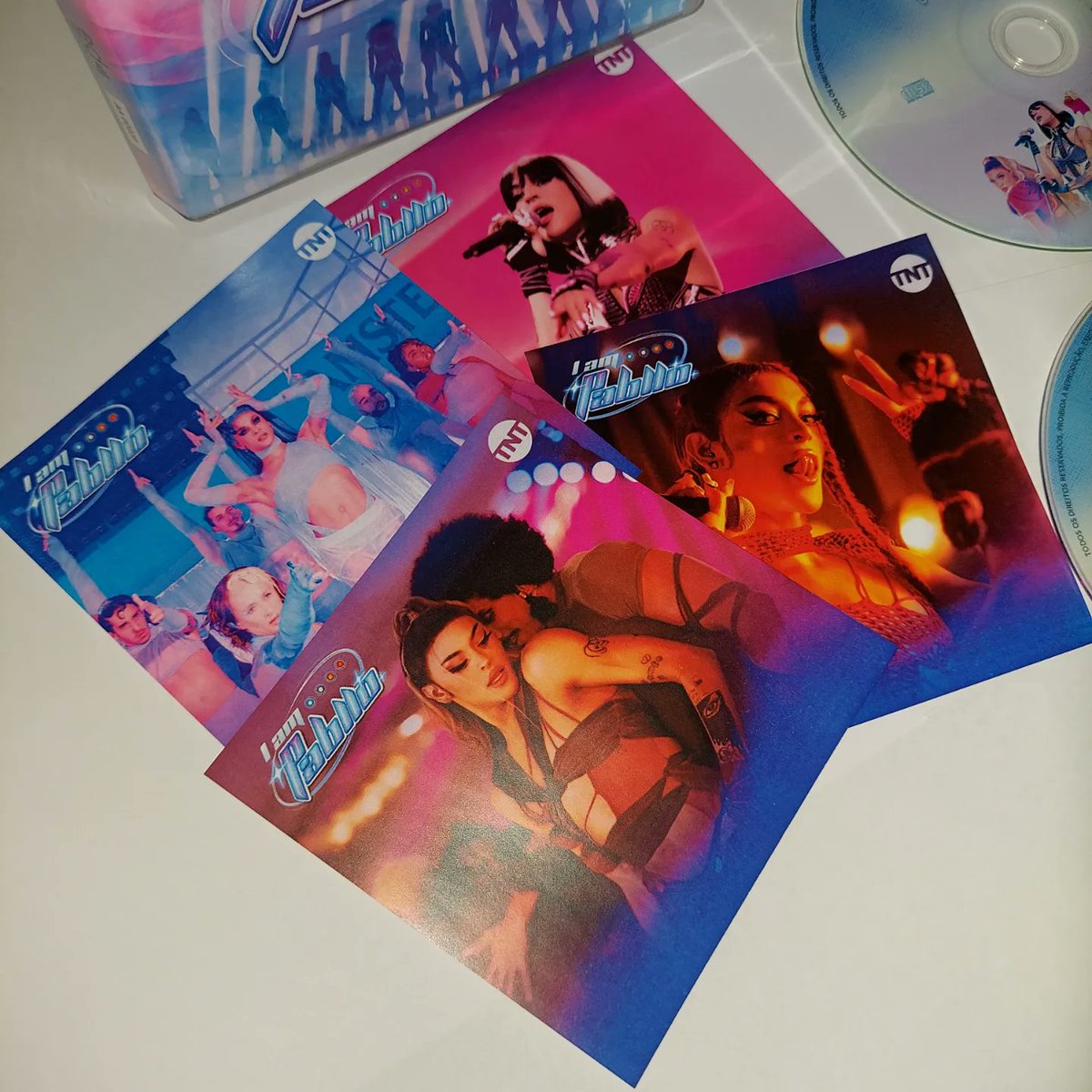EDMProduc's tweet photo. Fotos reais do nosso projeto em CD+DVD I AM PABLLO (Live). 😍 Somos amantes e colecionadores de mídia física e todos os nossos itens são feitos de fãs para fãs. https://t.co/szyHah5RW6