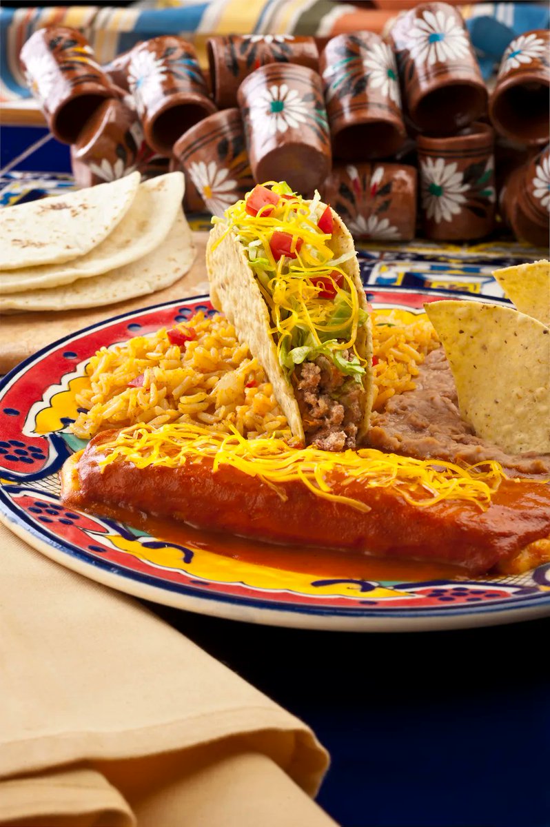 iluvrosas's tweet image. The perfect Friday night includes our Mexican Dinner plate.😍🌮  Join us at your local Rosa's! We can't wait to see you.💛
•
•
•
#rosascafeandtortillafactory #madefromscratch #restaurant #vip #authentic #tacos #mexicanfood #rosas #queso #greattaste #homeade #lifeisbetter