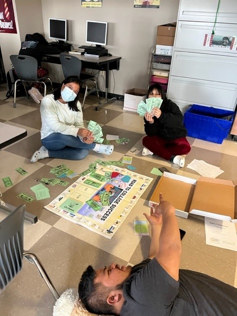 BulldogFinance's tweet photo. 8th Period playing The Road to College Success!! #Finance #RoadtoCollege #Smartbucks #gobulldogs https://t.co/XR9TL9JL1c