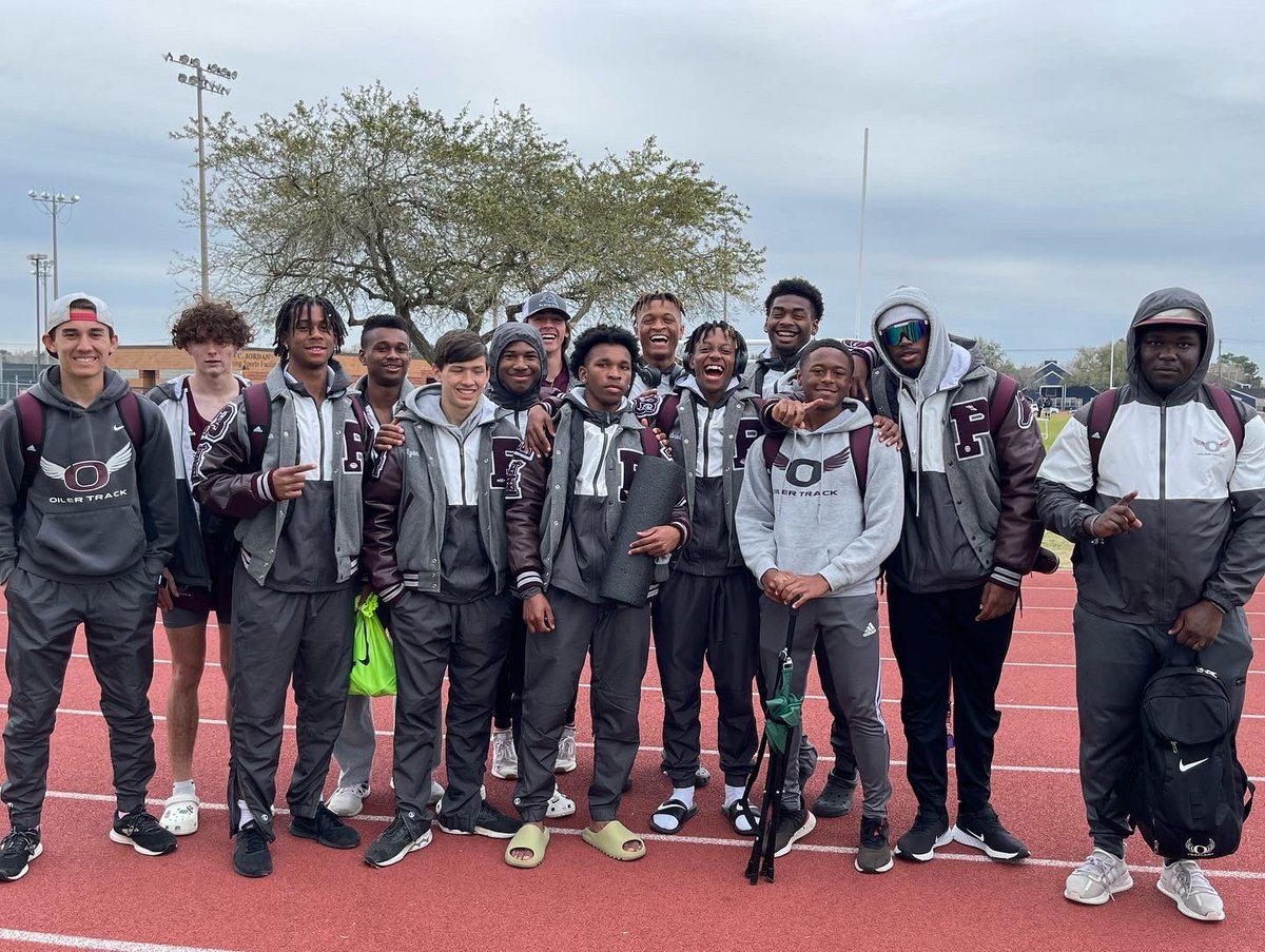Great day at the Ruben C. Jordan Classic hosted by @creek_track .
Boys team tied for 1st.  Girls team placed 2nd.  #ComeFlyWithUs #PearlandHighSchool @milesplit_texas @PearlandHighSch