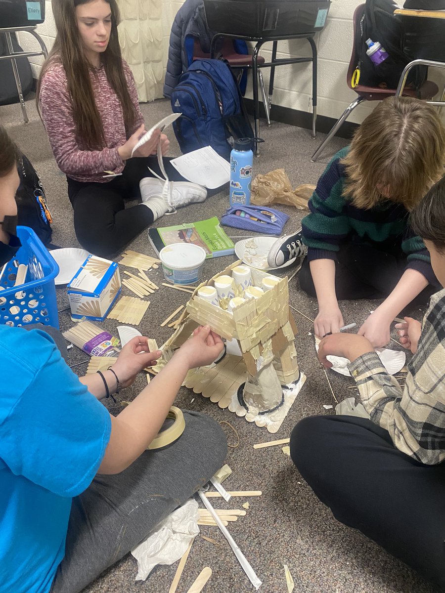 MissCaraG's tweet photo. Ss working hard, constructing their landmarks! @Chelsea_Tigers #allin157c #157cmarches https://t.co/Ke0HbxHUVE