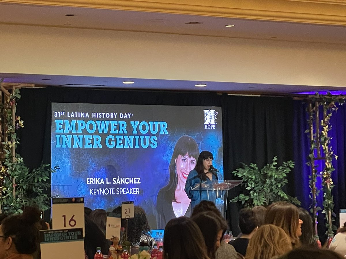 Listening to @ErikaLSanchez give the keynote at @HOPELatinas #LatinaHistoryDay. Mesmerized by her words, she closed, “now that we have found each other, let’s set some shit on fire 🔥”

That’s what happens when #Latinas come together ✊🏽

#lhd2022 #latinagenius