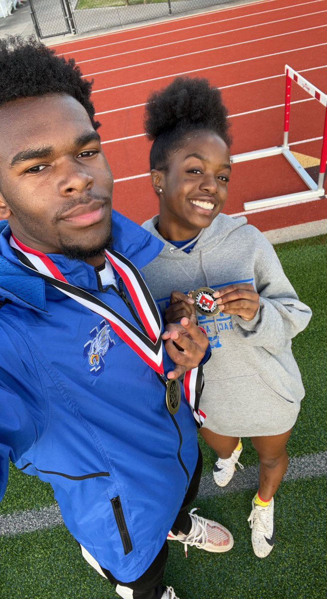 CalSanders7's tweet photo. 26 triple pr
60.99 open 400 pr
1 in the 4x4
🥇🥇🥇 https://t.co/Qyi3USRcjs
