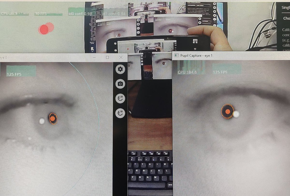 senselab_ec's tweet photo. Nuestros ojos tienen mucho que decir. Hoy estamos realizando estudios de seguimiento ocular móvil para contextos reales fuera del laboratorio 🧠♥️👀
#NeuroTwitter #NeuroScience #neurocienciaamena #Neurociencia #Ecuador #Quito #Latam #NeuroMarketing https://t.co/Csl08szPDC