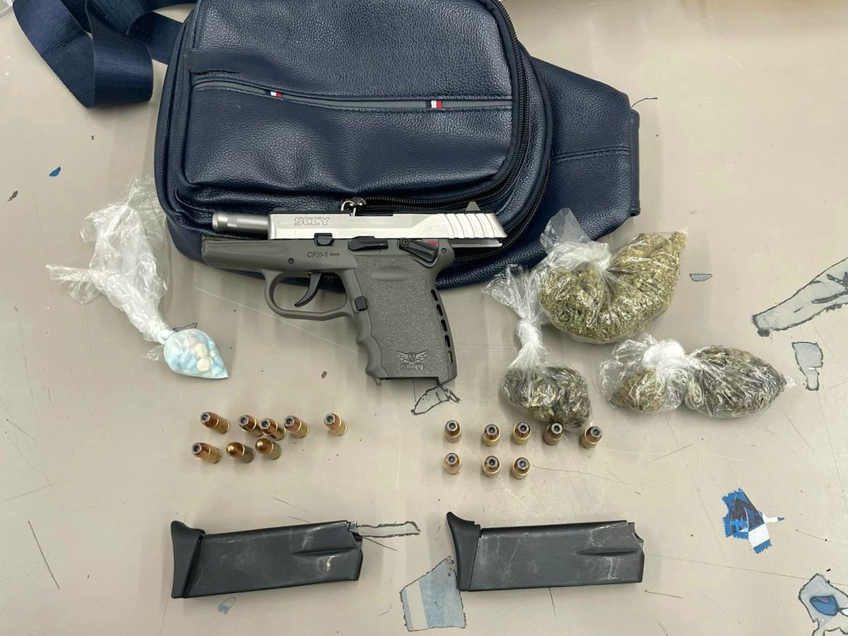 MjrScogginsDPD's tweet image. @DPDNWCRT Days made a routine traffic stop that led to an arrest of a male in possession of a stolen gun, ecstacy and marijuana. Just because we have winter weather, police work doesn't stop. #keepingdallassafe @DPDChiefGarcia @DPDAnderson @DallasPD