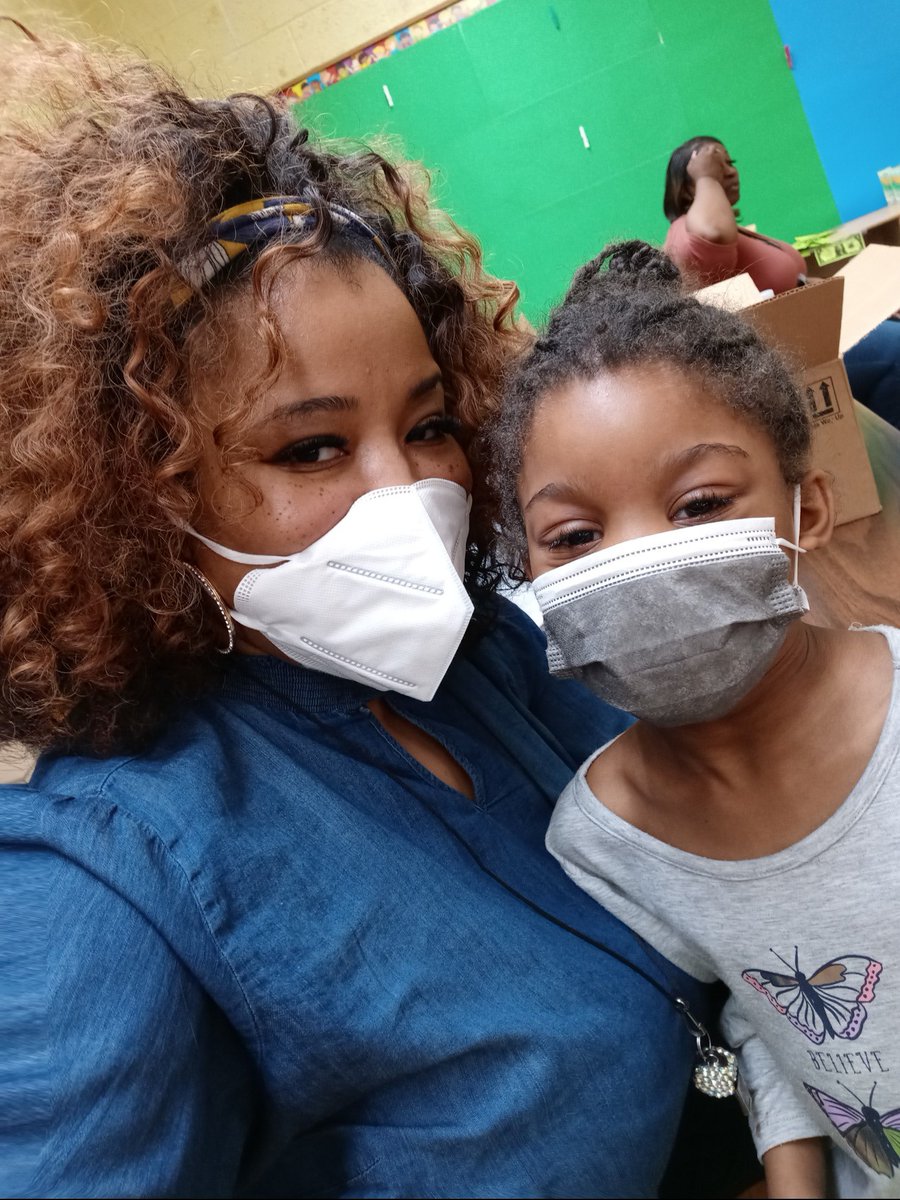 DpscdVernor's tweet photo. Today, this little 1st grader stopped me and said, " Mrs. Armstrong, I've been looking for you all day because I love you".π She made my day! Like our scholars, educators need to be affirmed too. Of course, I gave her a Viper buck.π #kindnesscounts #theviperway https://t.co/bVzfn6KDJU