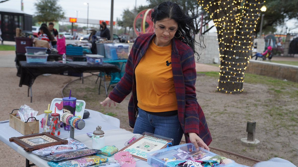 CityOfMissionTX's tweet photo. Join the fun at Leo Peña Placita Park until 9pm tonight! Our Parks Department is hosting its second “Music in the Park.” Thanks to all our amazing acts for joining us tonight! #DiscoverMission #MusicInMission https://t.co/nMR0mGTCqF