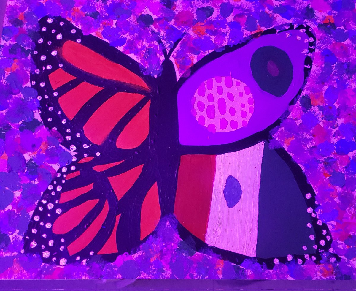 SEL0Neil's tweet photo. Happy #SELDay from @TravisRebels, where educators partner with students to create #common #ground and pursue #common #good. Look at this peaceful art room where Mrs. Chong Sing [the @AISD_SEL_CPI campus facilitator] invites identity exploration thru art. @SEL4USA @UrbanAssembly https://t.co/nCHuNug9ov