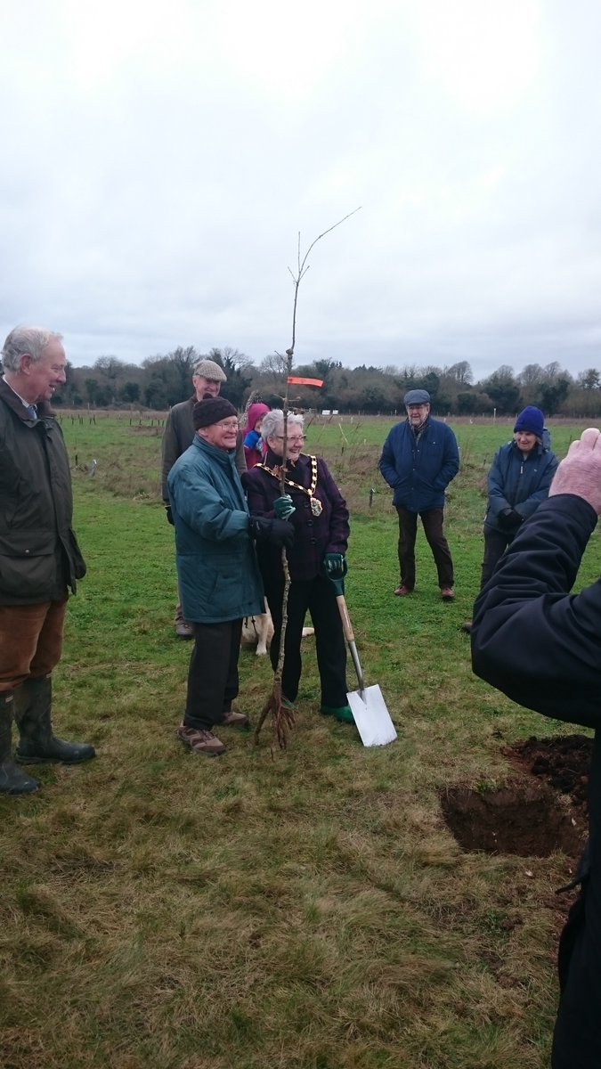 Andover_Trees's tweet photo. #10yearsofharmonywoods 2016 (spot anyone you know?)

🌟 In 2016 Hampshire CPRE planted their 50th Anniversary tree in Harmony Woods &amp; we were nominated for a Countryside in the Community Award
1/10 https://t.co/YYYsypK2qs