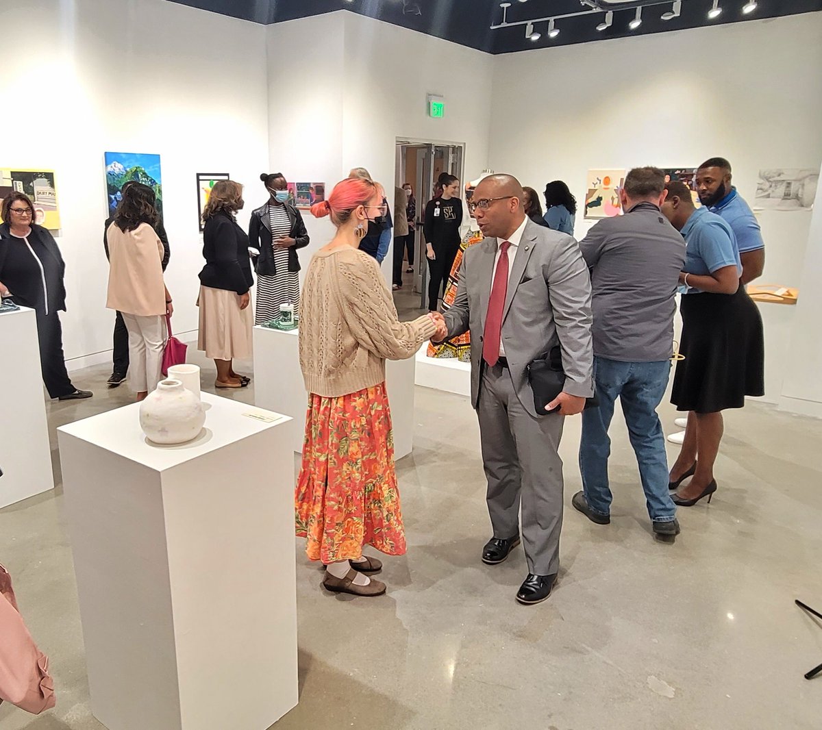 HSPVA's tweet photo. HSPVA welcomes Superintendent House today for International SEL Day. We were able to see how our students nurture their social and emotional learning through their art areas. @HoustonISD @HISDChoice @HISDHighSchools @Principal_Rivas
#hspva #hisd #HISDSELday #SELday #SELDay2022 https://t.co/F5LbOZeqHg