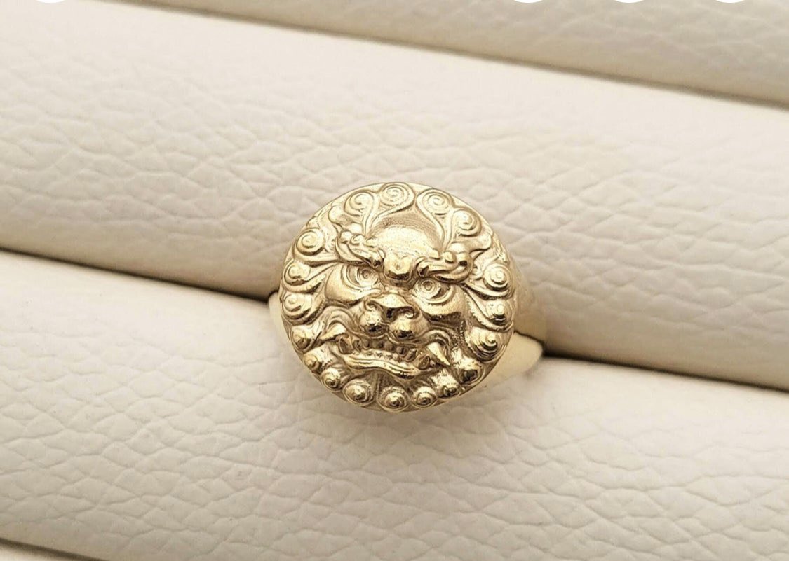 Laws187's tweet image. Y’all fw Thiz ring