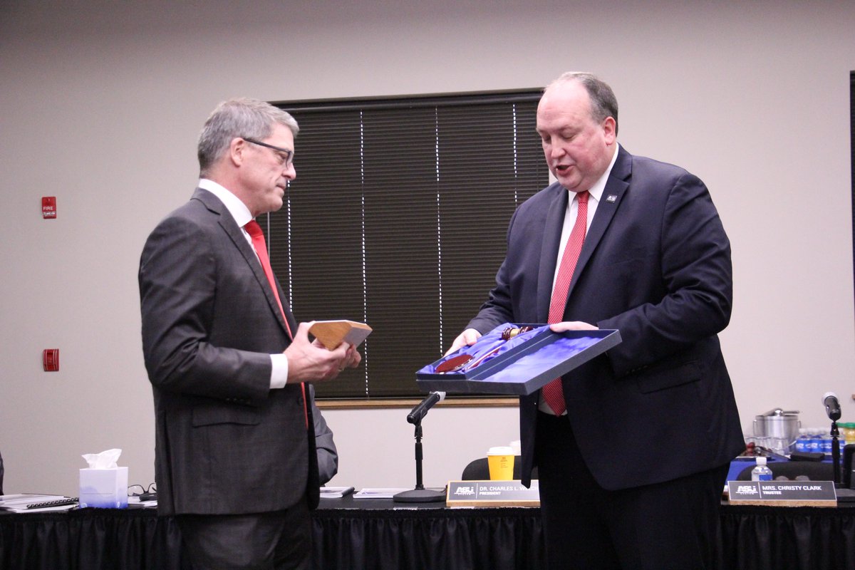 ASUNewport's tweet photo. It's always great to see the @ASUSystem Board of Trustees come to ASUN, even better when ACE shows up! Congratulations to @WolfMD12 for being named an ASU System Trustee Emeritus. ASUN is honored to host this group of outstanding leaders. #ASUNewport #ASUNAviators #ItsTimetoSoar https://t.co/2cJoDeEgwy