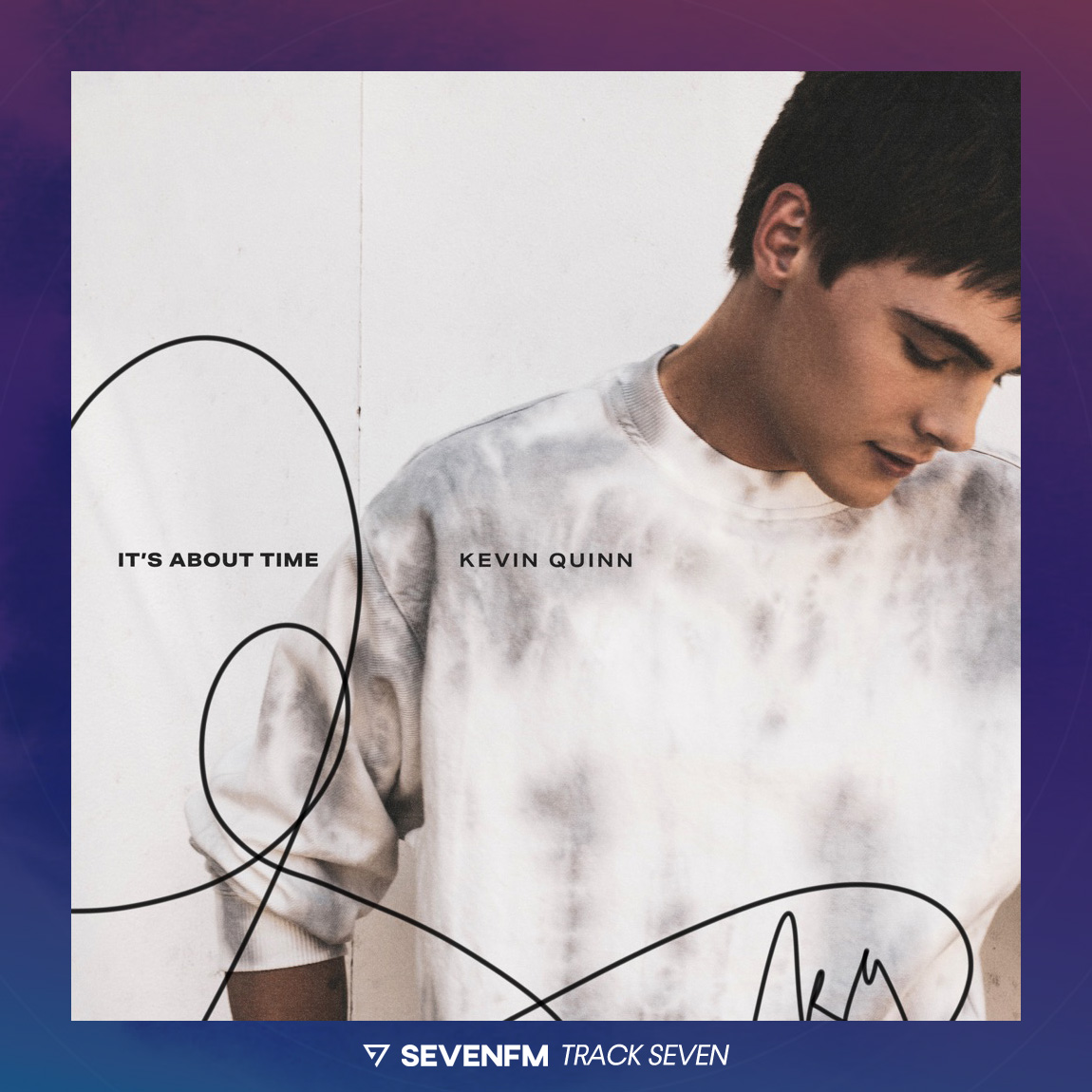 Seven_FM's tweet photo. Hij is bekend van radio én tv, deze Kevin Quinn. Als acteur van onder andere de Netflix-film A Week Away. Van zijn muziek ken je ‘m inmiddels van de track Wildfire. Deze week leer je z’n nieuwe It’s About Time kennen als nieuwe #TrackSeven bij #SevenFM. #LiveTheMusic https://t.co/wiJE2bN3ex