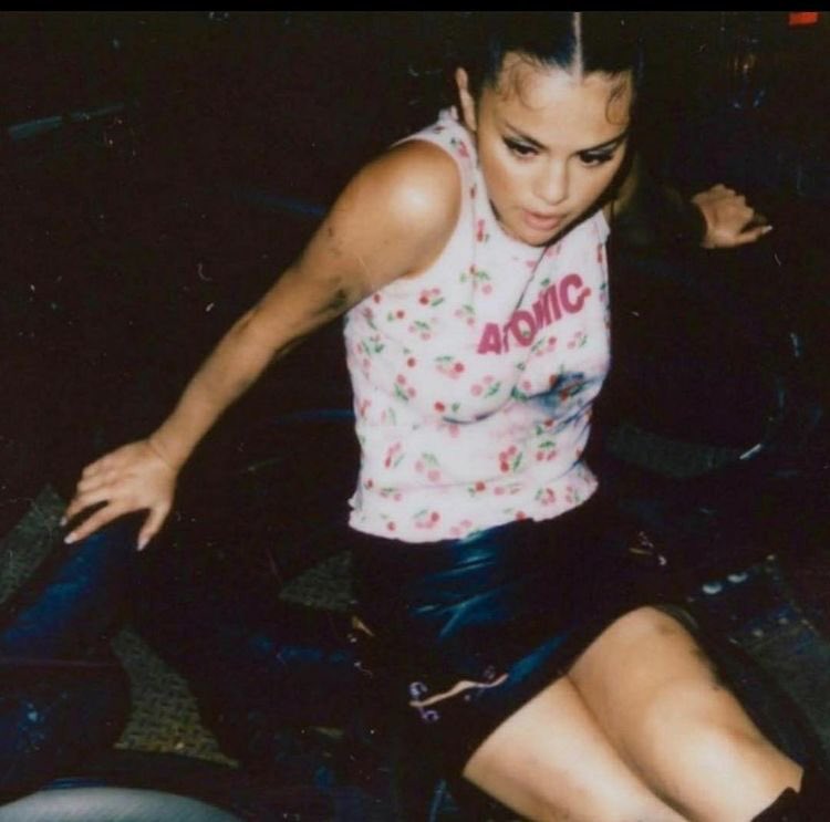 VoteSelenaGNow's tweet photo. Keep on voting 🗳 

I vote for Selena Gomez as #ArtistaFavoritaFemenina at #LatinAMAs 2022 https://t.co/qXeEtZYgXB